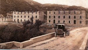 Pistoia- campotizzoro- anno 1910..si costruiscono le case x i lavoratori della S.M.I.. il capomastro osserva i lavori accanto al suo camion della "Ford"! foto storica!!