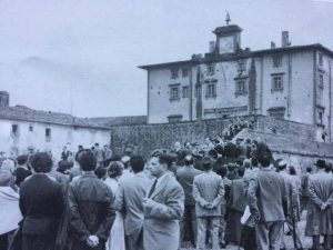 I fiorentini si riappropriano del Forte Belvedere il 20 Maggio 1956 , dopo secoli di servitù militare. 
