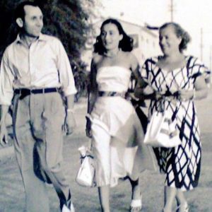 Lido di Camaiore 1949 Mio padre, mamma e la nonna fiorentina Ida 