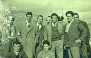 Una foto storica - Júlio Botelho detto Julinho e Miguel Montuori, due grandi giocatori della Fiorentina degli anni cinquanta, in visita allo Stadio Comunale di Camaiore. In primo piano Beppino Rosi e Carlo Trezzi, poi si riconoscono Aldo Piconcelli, Silvio Paoli e Augusto Comellini.