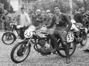 Presentazione della Moto Morini a Firenze nel 1963 (Giacomo Agostini nella foto)