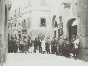 Siena ,1910/15 in via dei Pellegrini al ristorante il "Magnifico"
