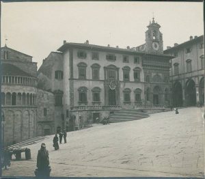 Arezzo,/piazza grande , primi 900