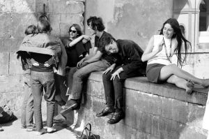 Firenze. Ragazzi sul Ponte Vecchio. 1968. Foto Torrini.