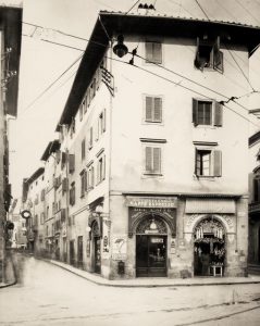 Firenze, bottega del Caffè con degustazione dell'espresso e Antica Macelleria, in via Verdi all'angolo con Borgo degli Albizi, foto anni 30..!