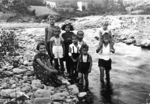 Bambini nel fiume Bisenzio